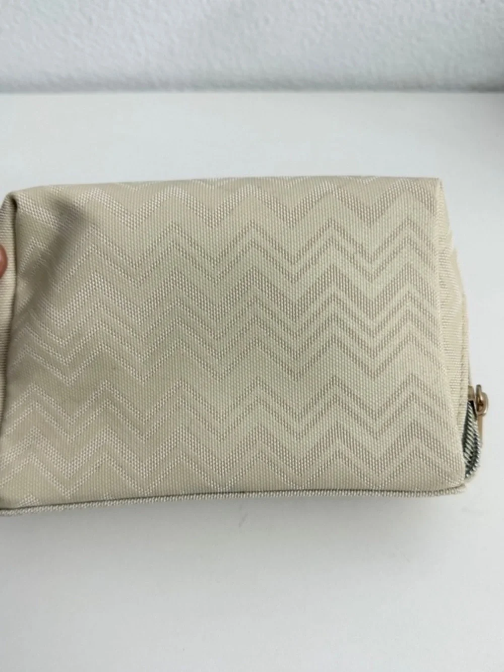 Missoni  for delta Cream Chevron gold Logo Cosmetic Case vacation
